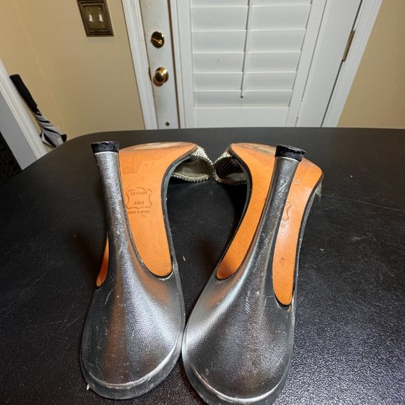 Stuart Weitzman size 10 silver sandal slipper - Picture 8 of 11